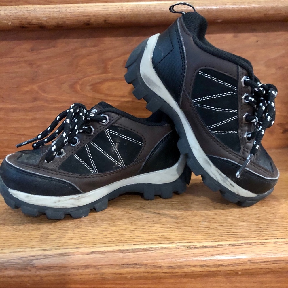 EUC!! Boys Buster Brown shoes size 8